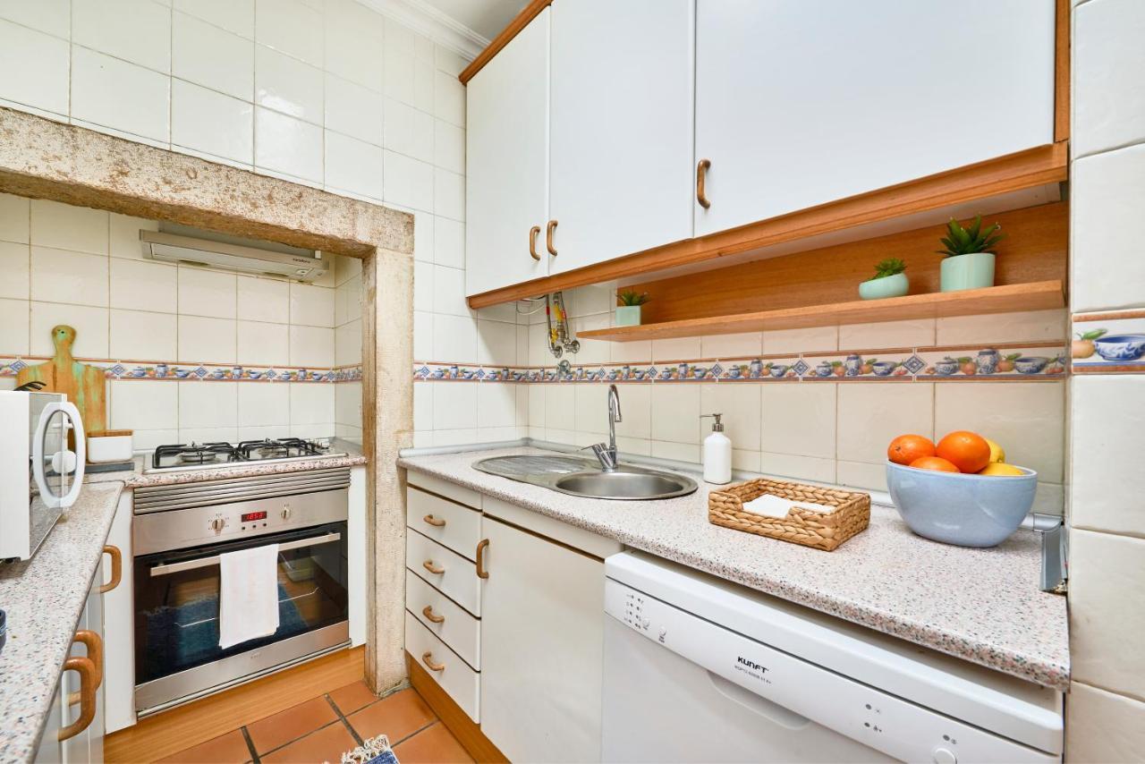 Spacious Bairro Alto Apartment With Courtyard, By Timecooler Lisbon Exterior photo