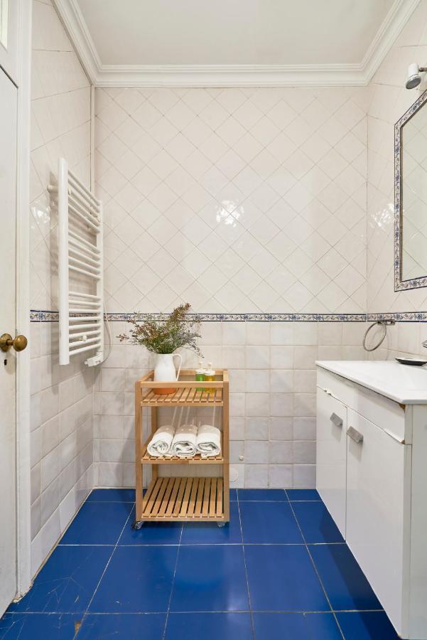 Spacious Bairro Alto Apartment With Courtyard, By Timecooler Lisbon Exterior photo