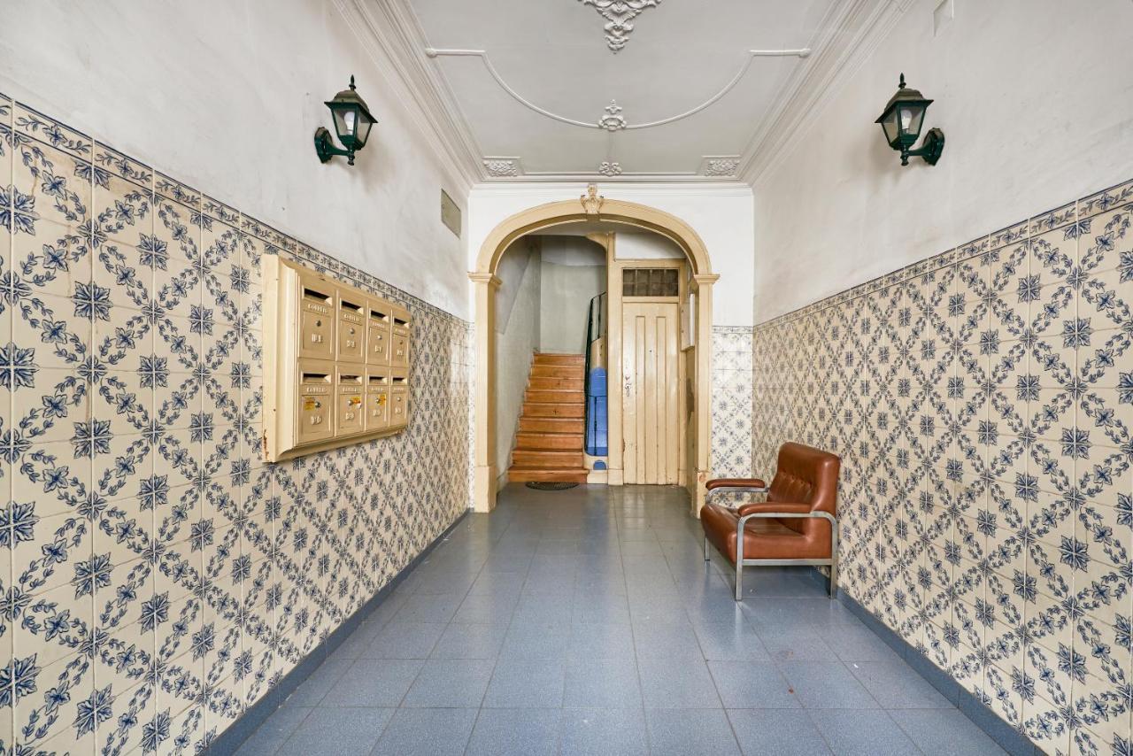 Spacious Bairro Alto Apartment With Courtyard, By Timecooler Lisbon Exterior photo