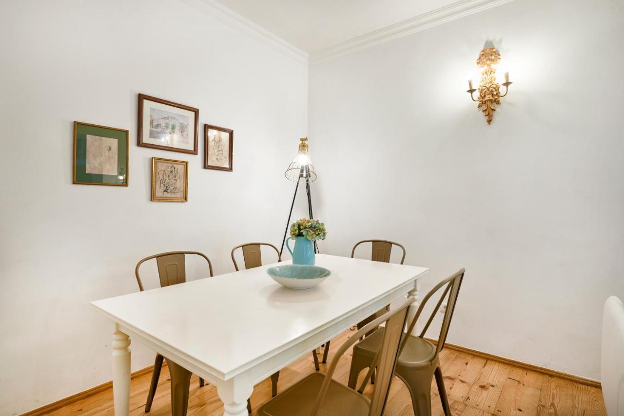 Spacious Bairro Alto Apartment With Courtyard, By Timecooler Lisbon Exterior photo