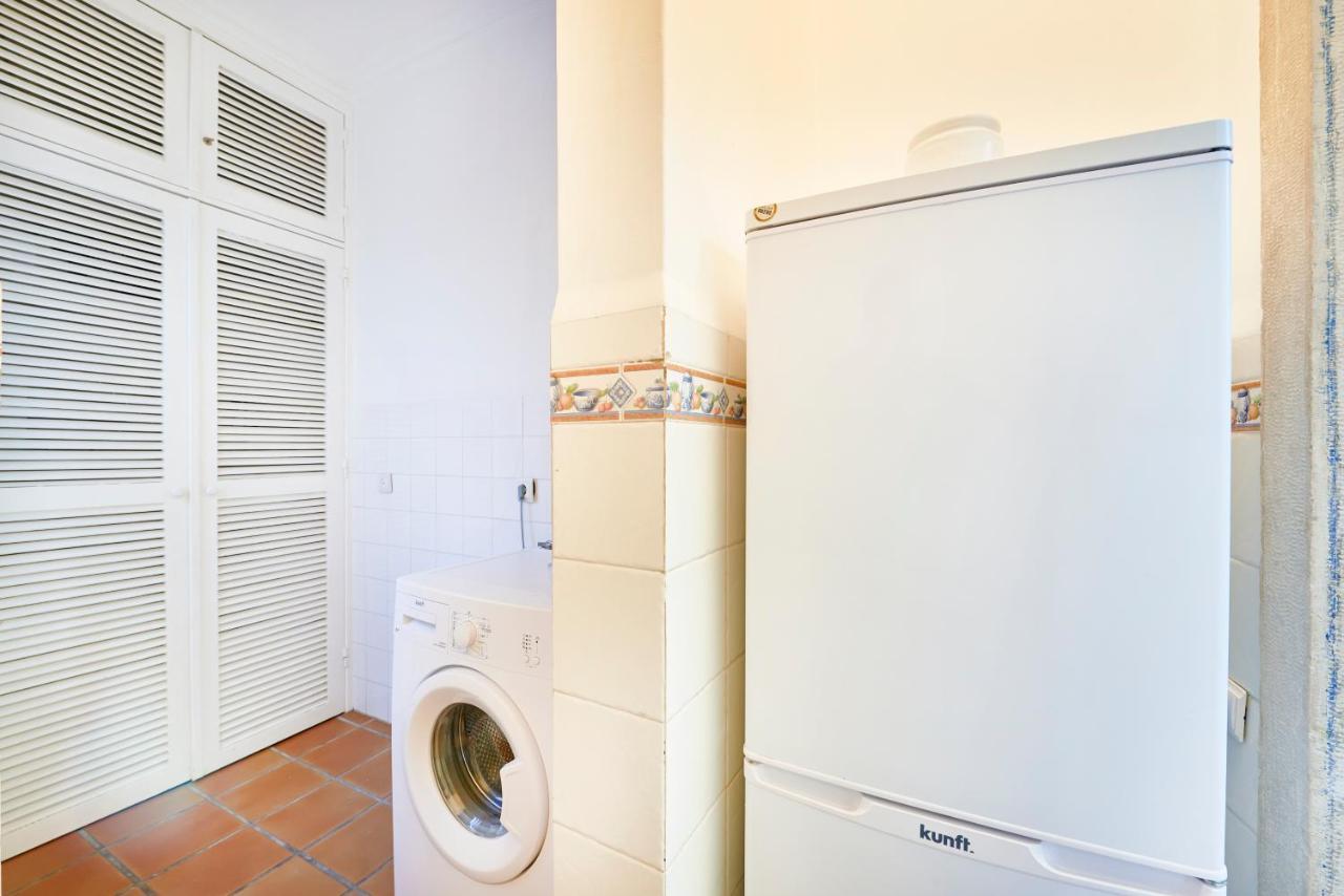 Spacious Bairro Alto Apartment With Courtyard, By Timecooler Lisbon Exterior photo